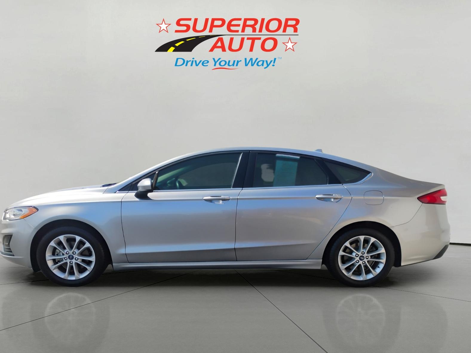 2020 Ford Fusion SE photo 2