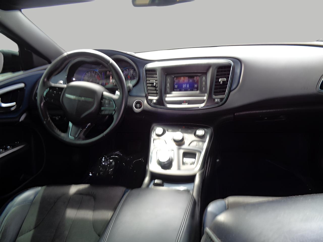 Chrysler 200