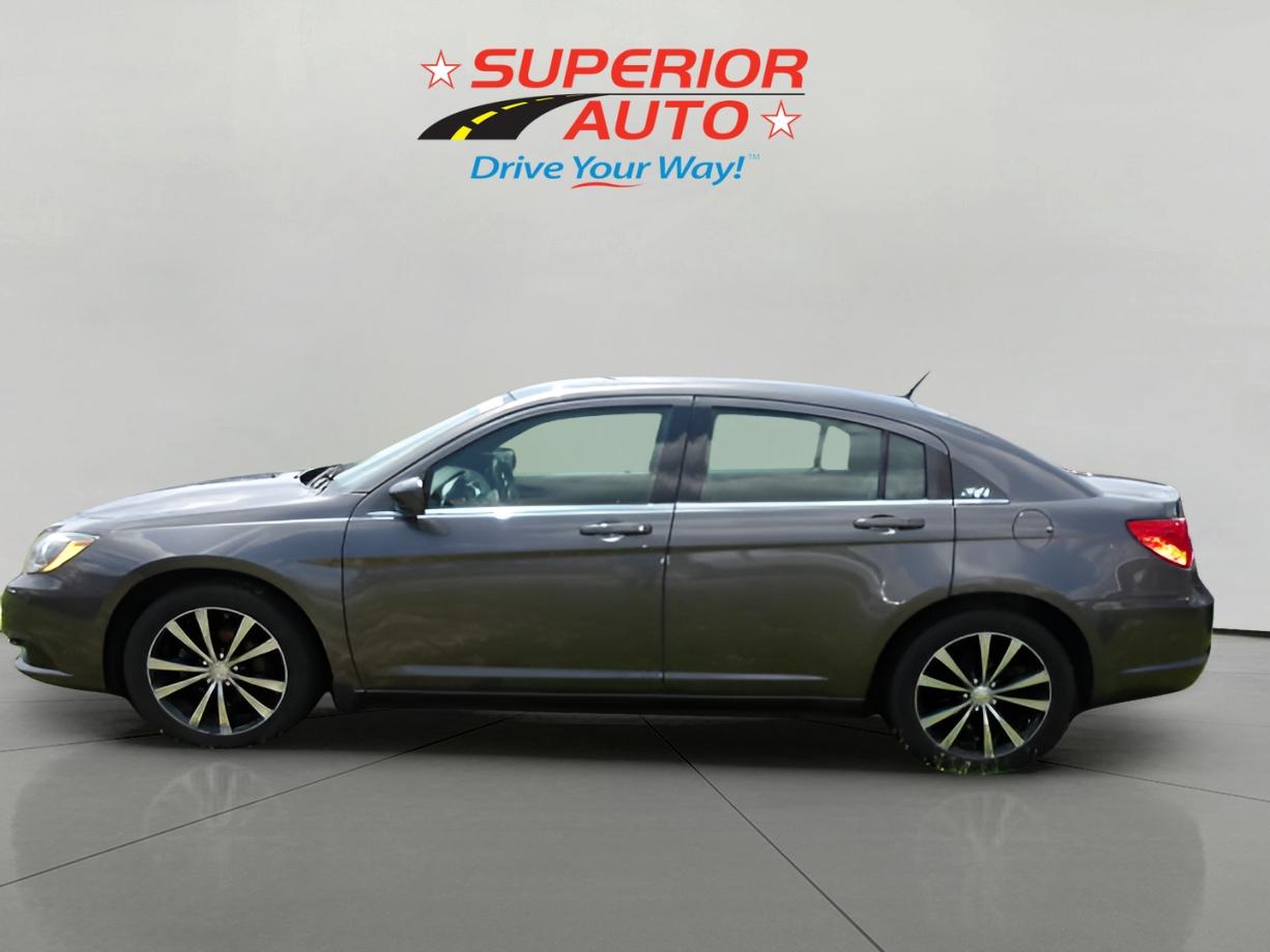 2014 Chrysler 200 Limited photo 3