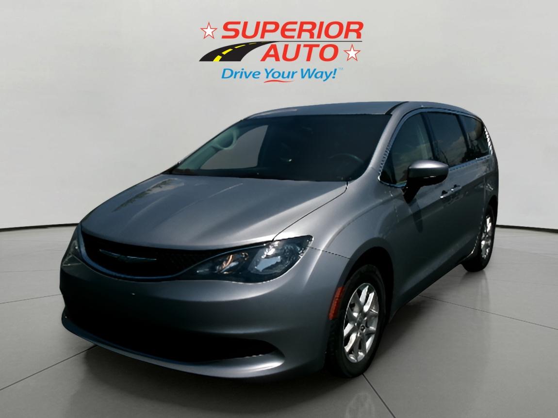 2017 Chrysler Pacifica Touring's photo