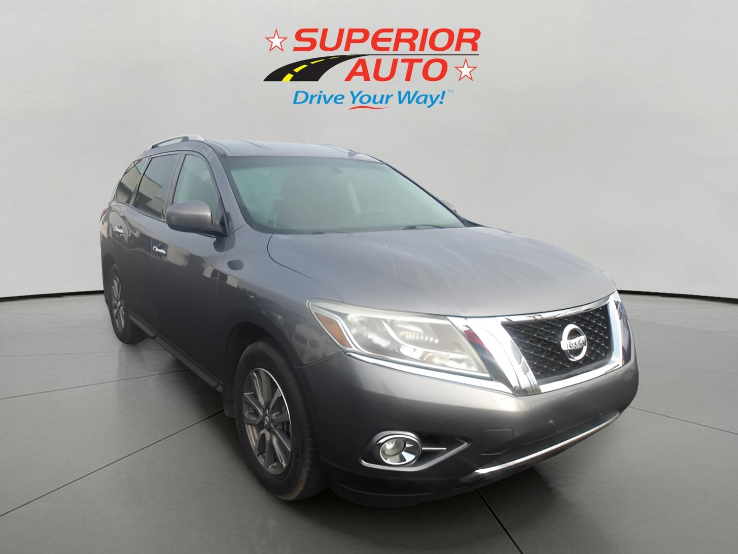 2015 Nissan Pathfinder SV photo 2