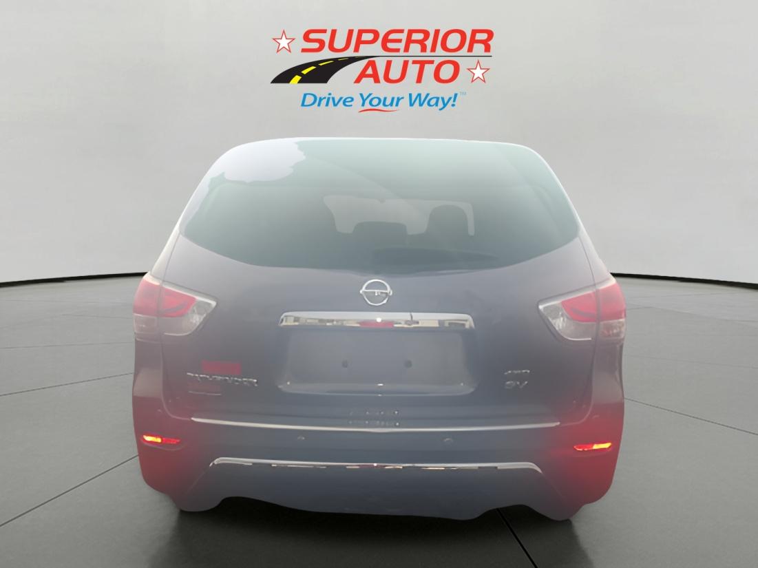 2015 Nissan Pathfinder SV photo 4