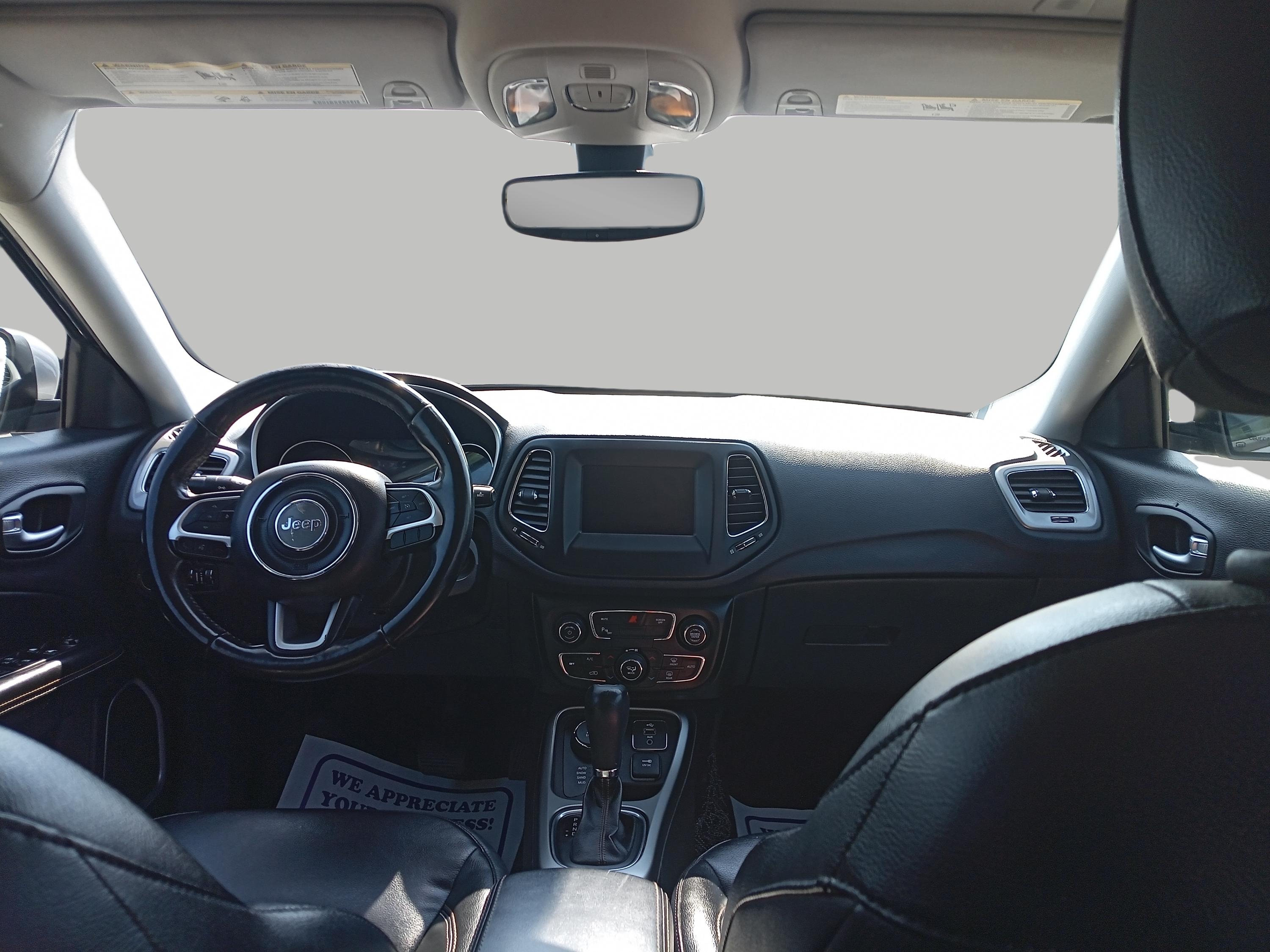 2017 Jeep Compass Latitude photo 2