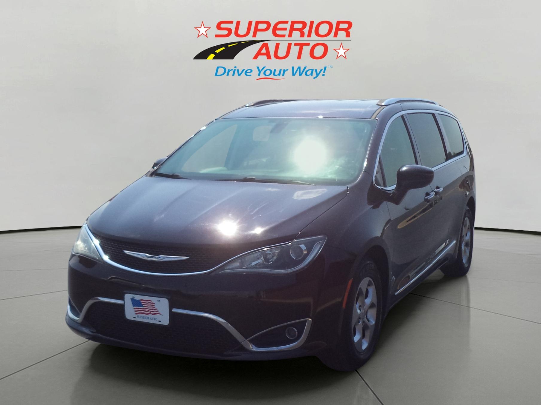 2017 Chrysler Pacifica Touring-L Plus's photo