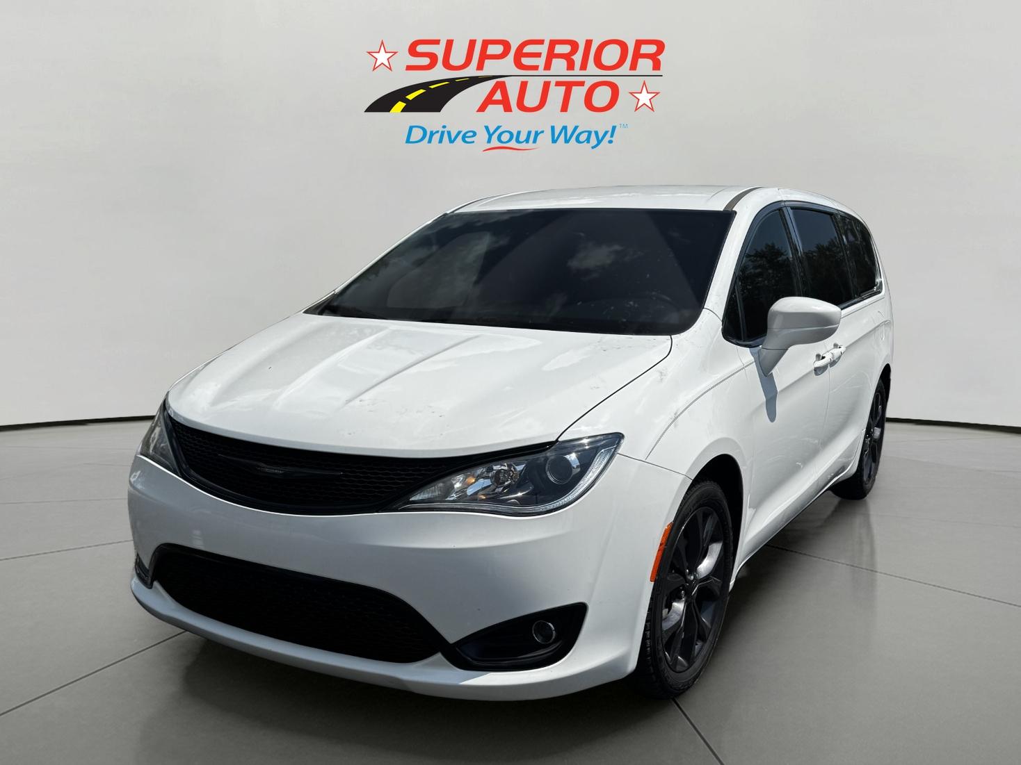 2018 Chrysler Pacifica Touring Plus's photo