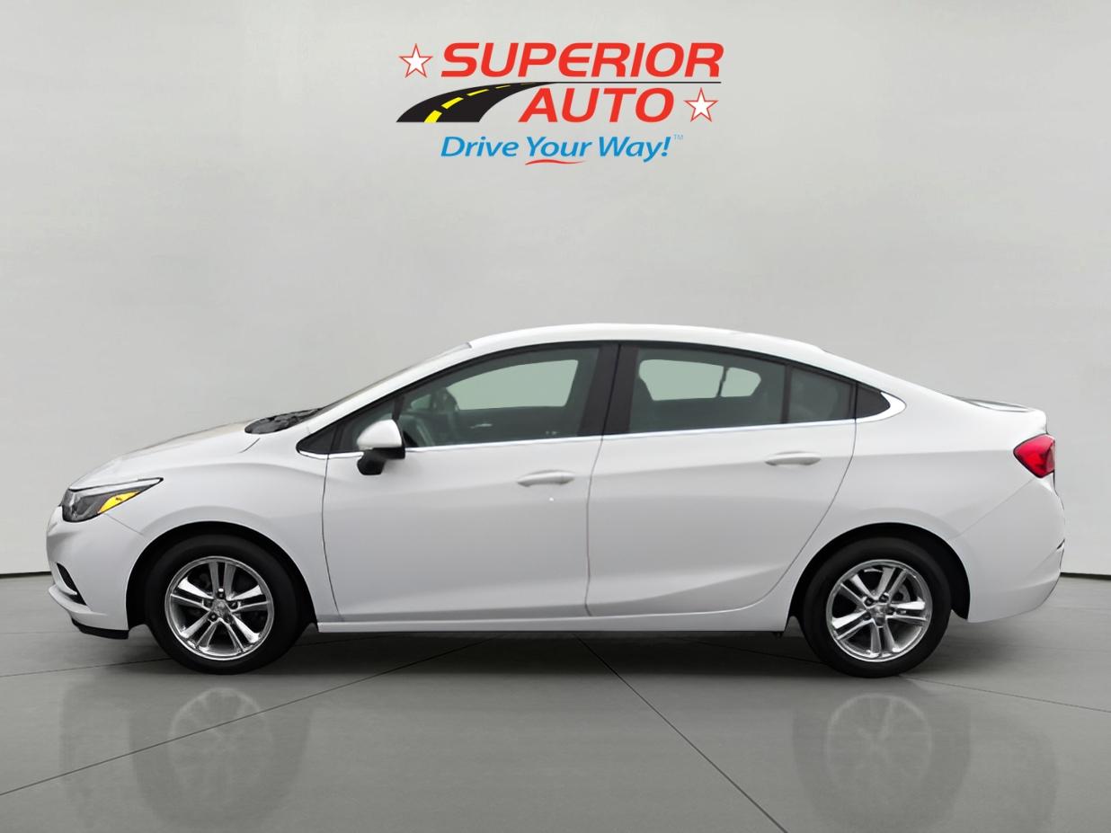 2017 Chevrolet Cruze LT photo 3