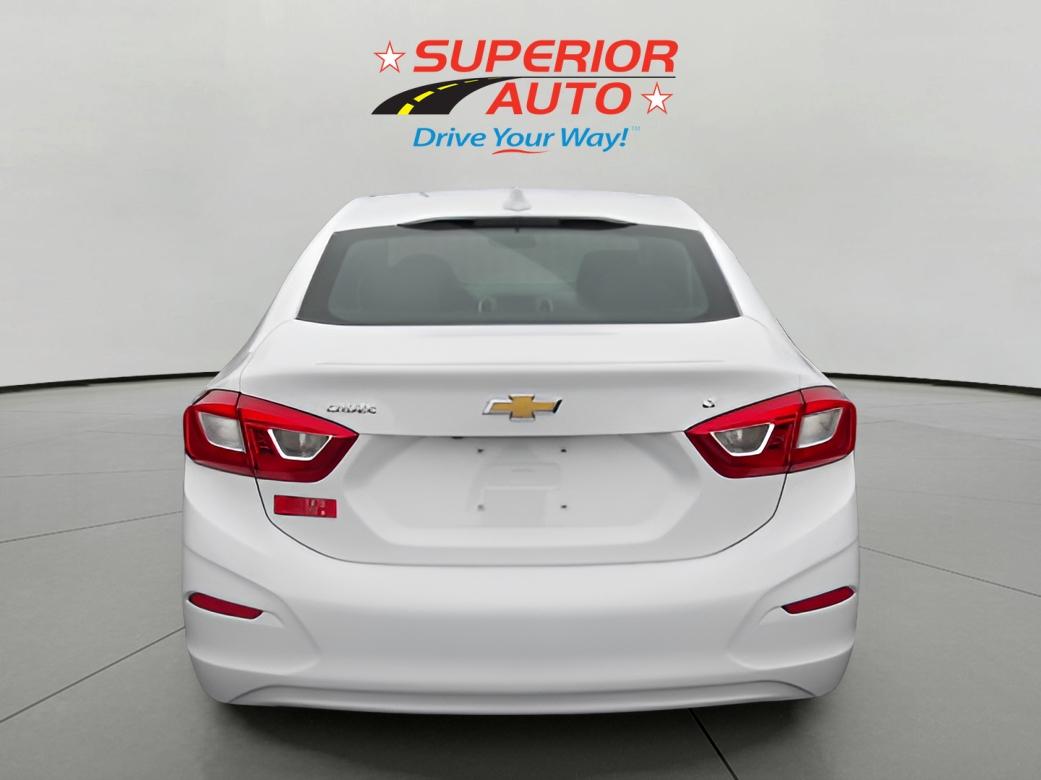 2017 Chevrolet Cruze LT photo 4