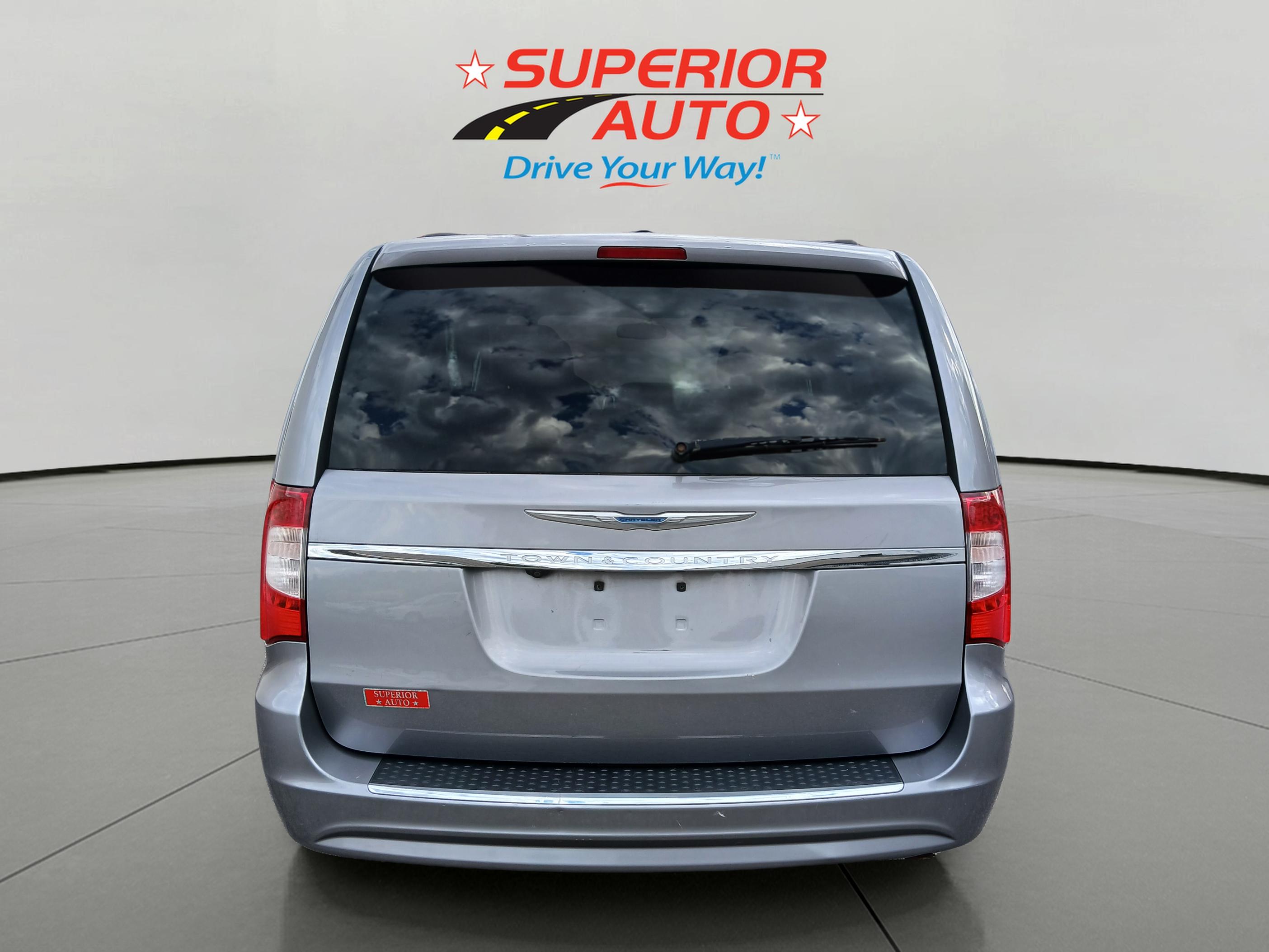 2015 Chrysler Town & Country Touring photo 4