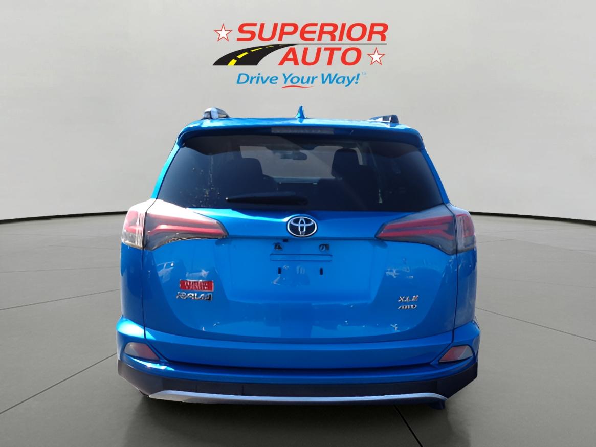 2016 Toyota RAV4 XLE photo 4
