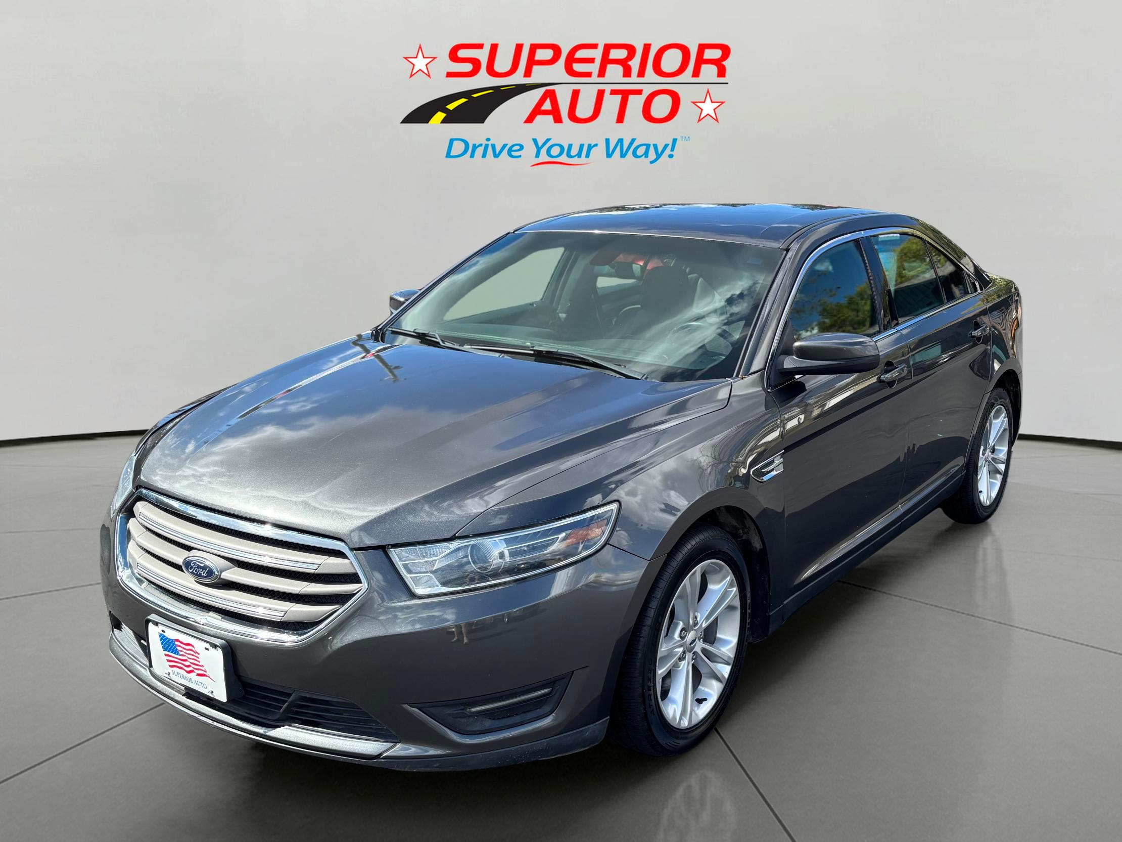 2019 Ford Taurus SEL's photo