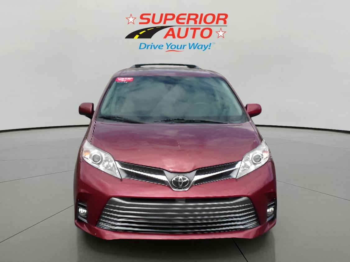 2018 Toyota Sienna XLE Premium's photo