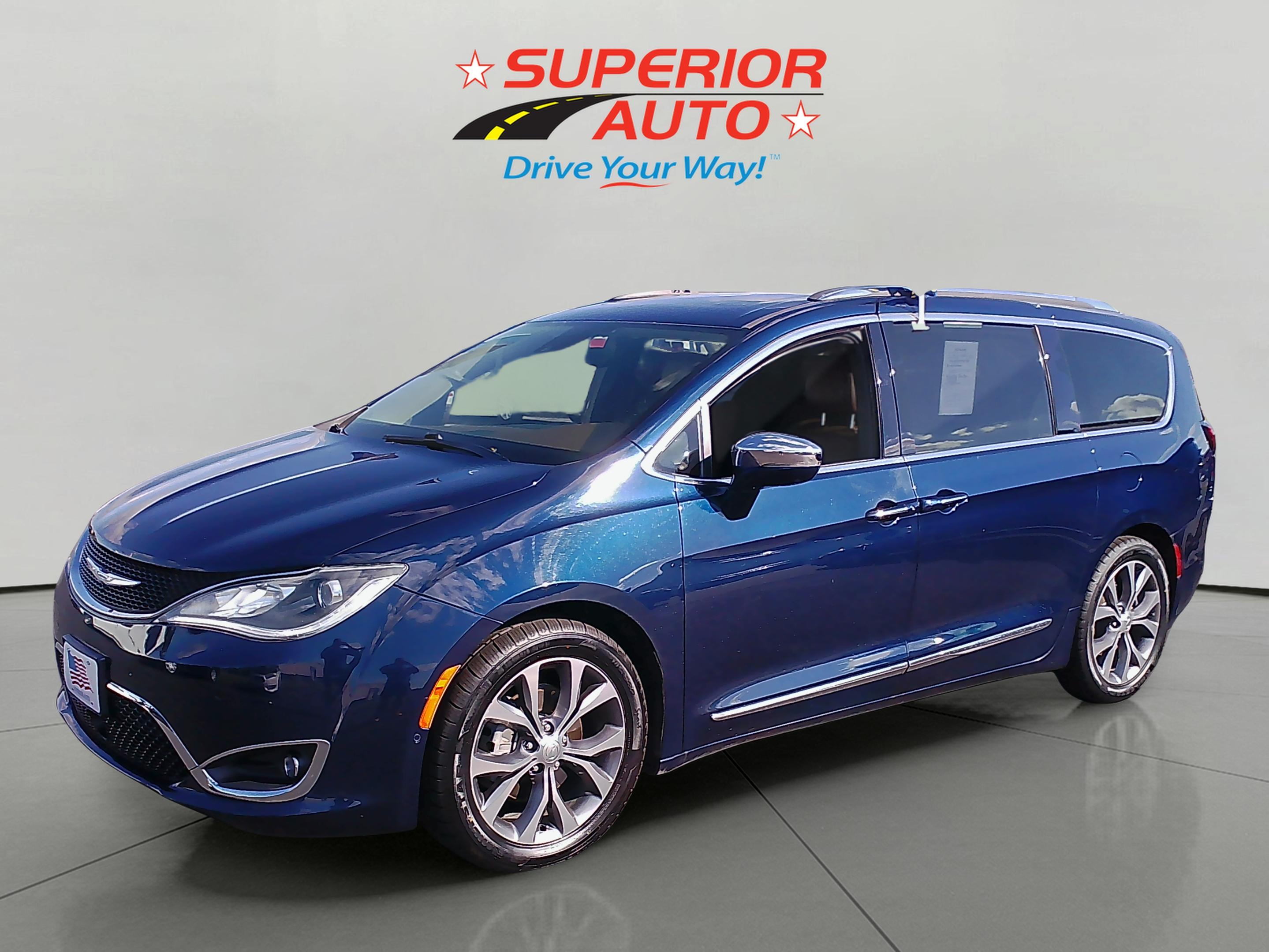 2018 Chrysler Pacifica Limited's photo