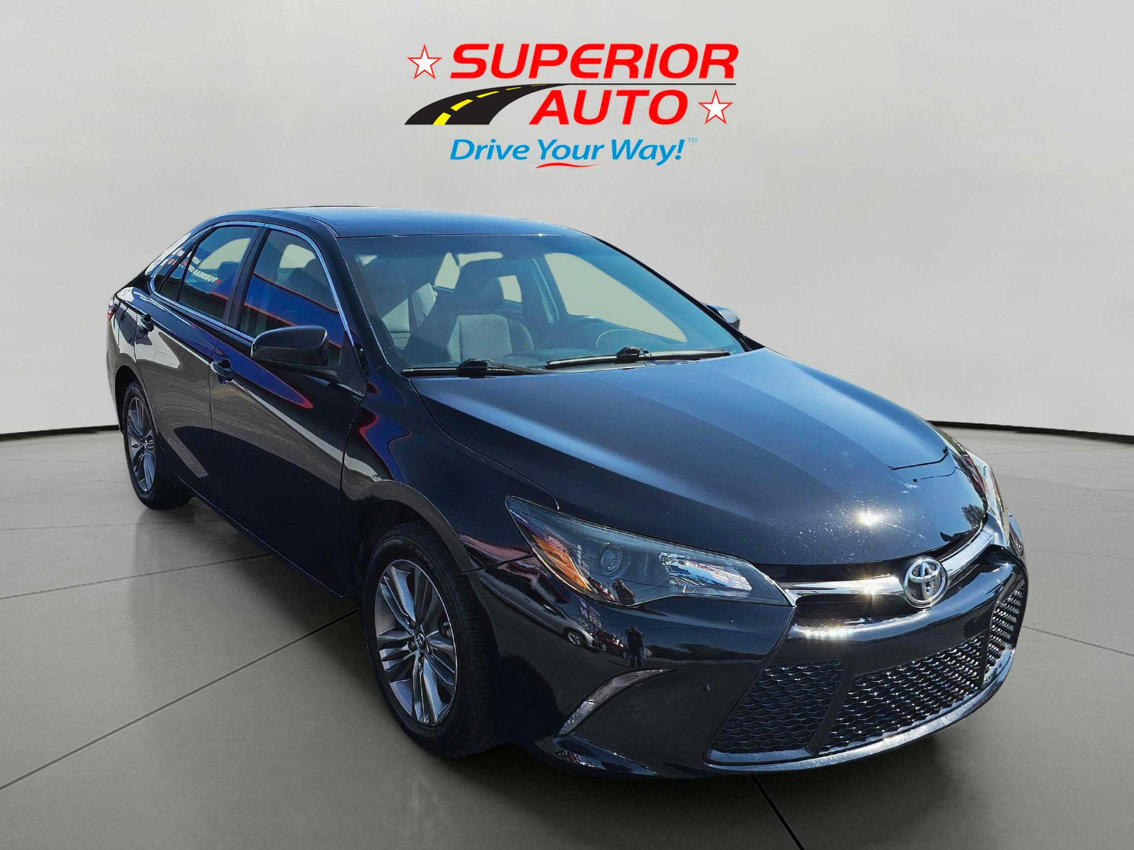 2017 Toyota Camry SE photo 2
