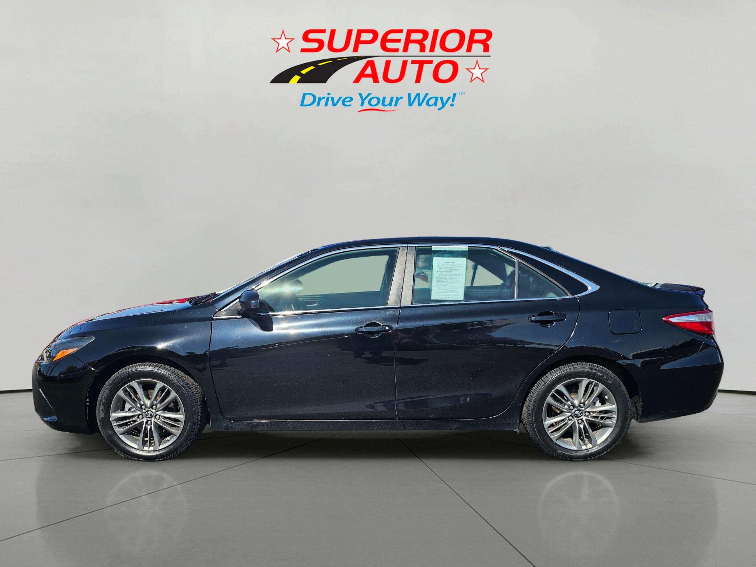 2017 Toyota Camry SE photo 3