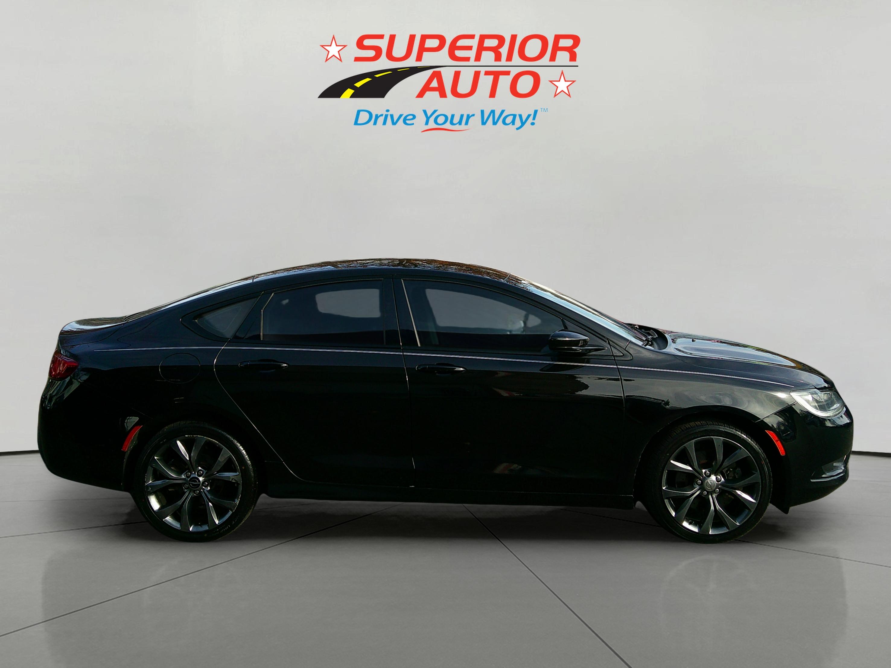 2015 Chrysler 200 S photo 2