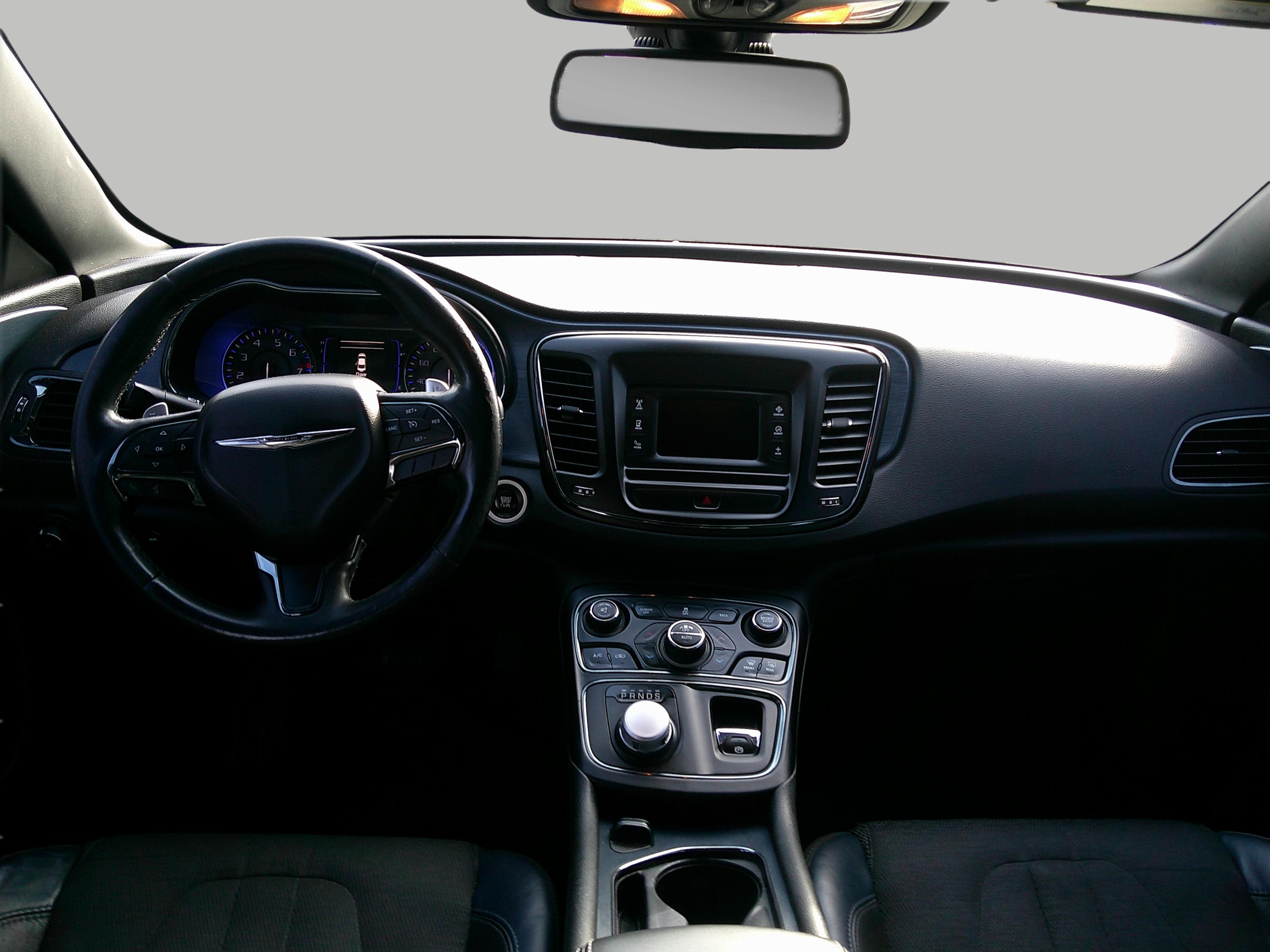 2015 Chrysler 200 S photo 3