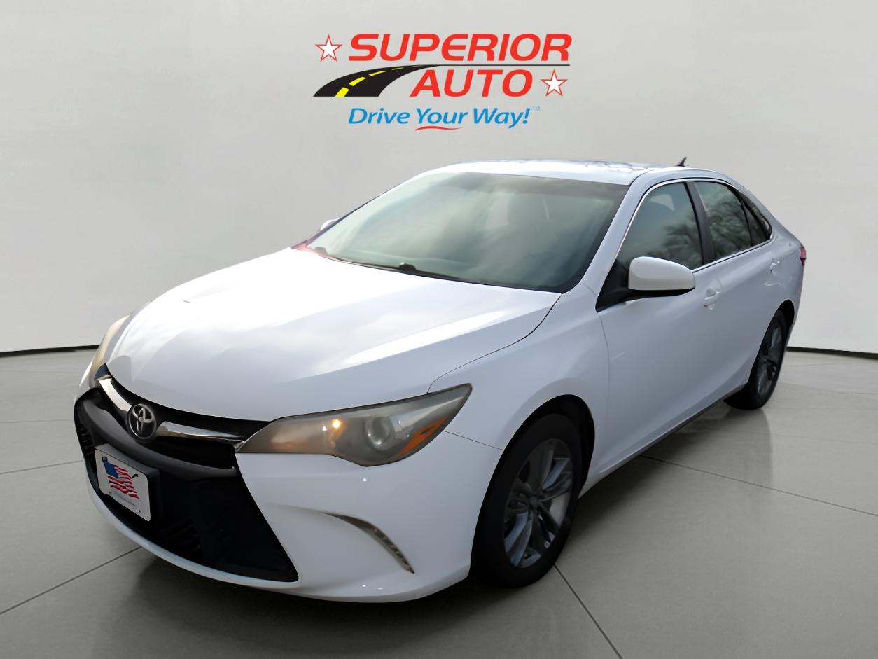 2017 Toyota Camry SE's photo