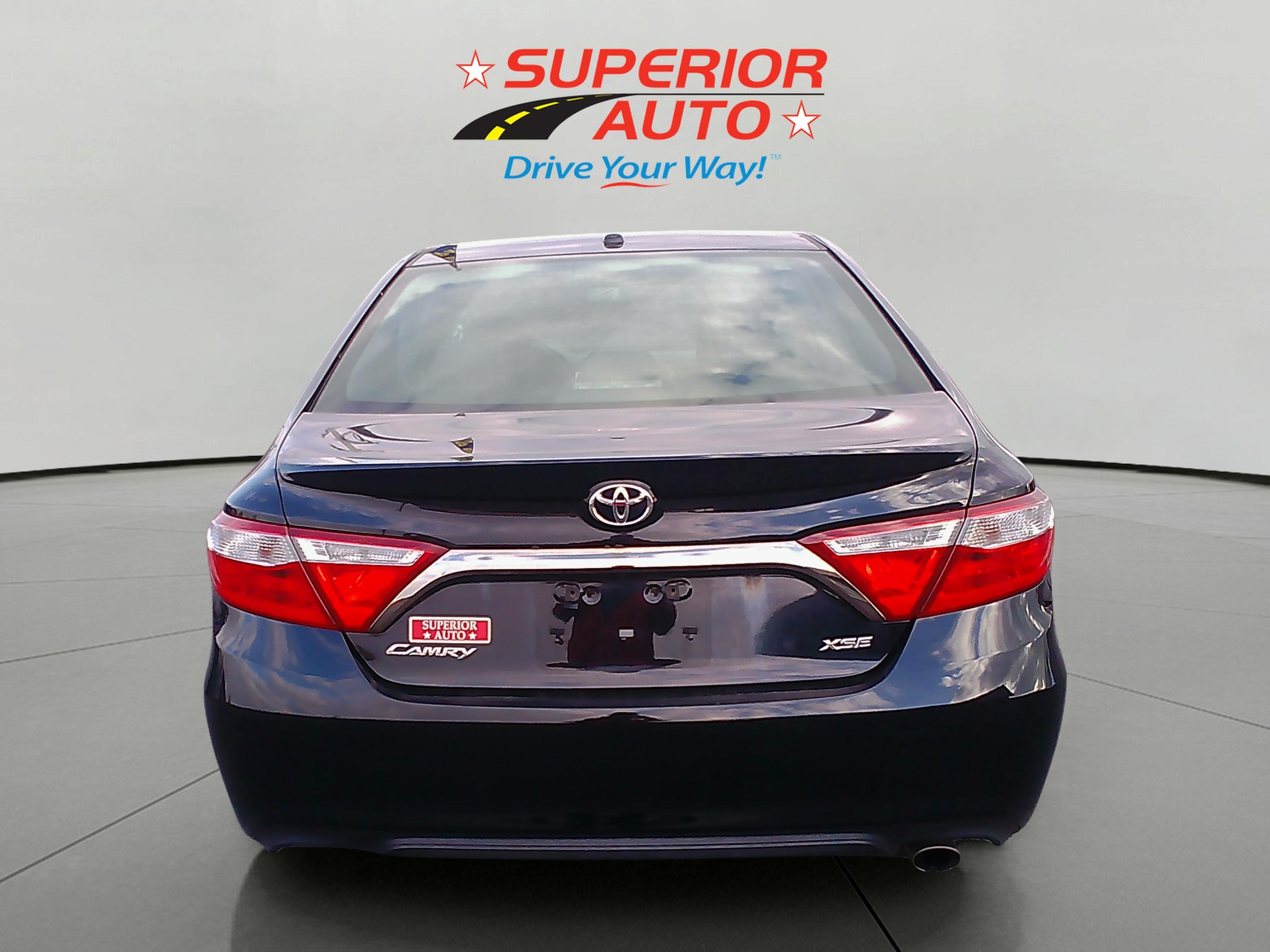 2017 Toyota Camry XSE photo 2