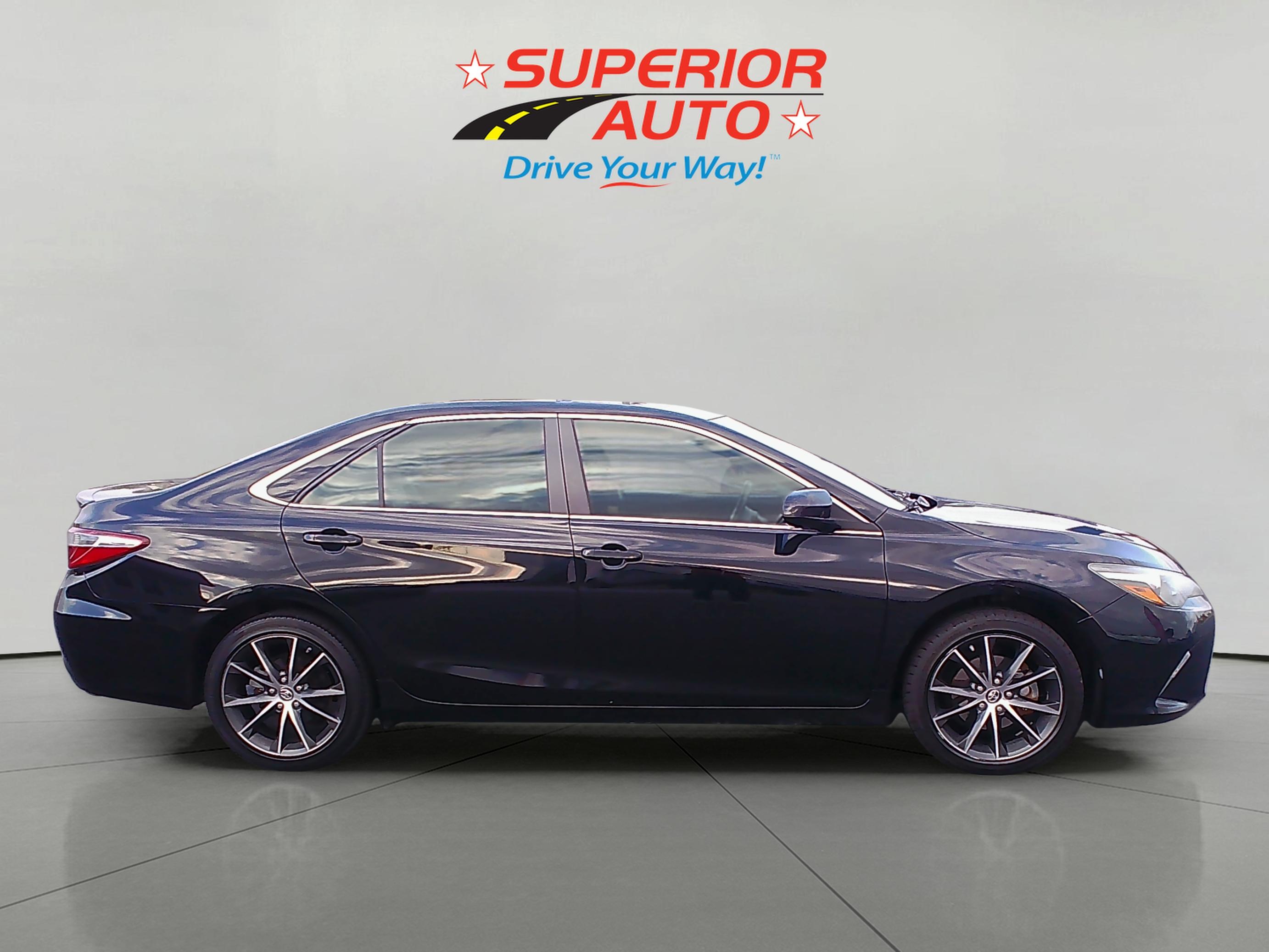 2017 Toyota Camry XSE photo 3