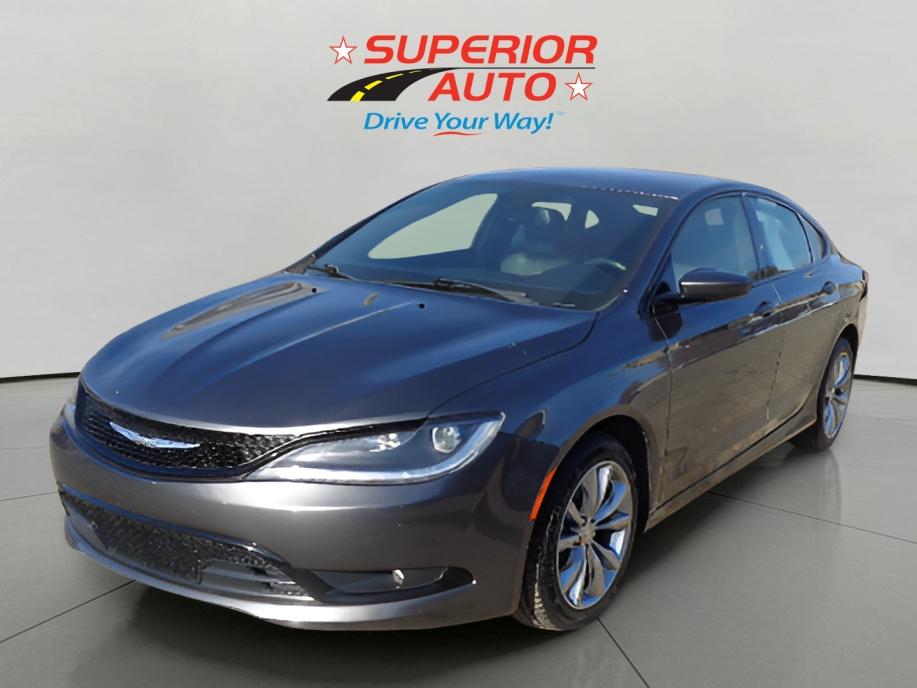 2016 Chrysler 200 S's photo