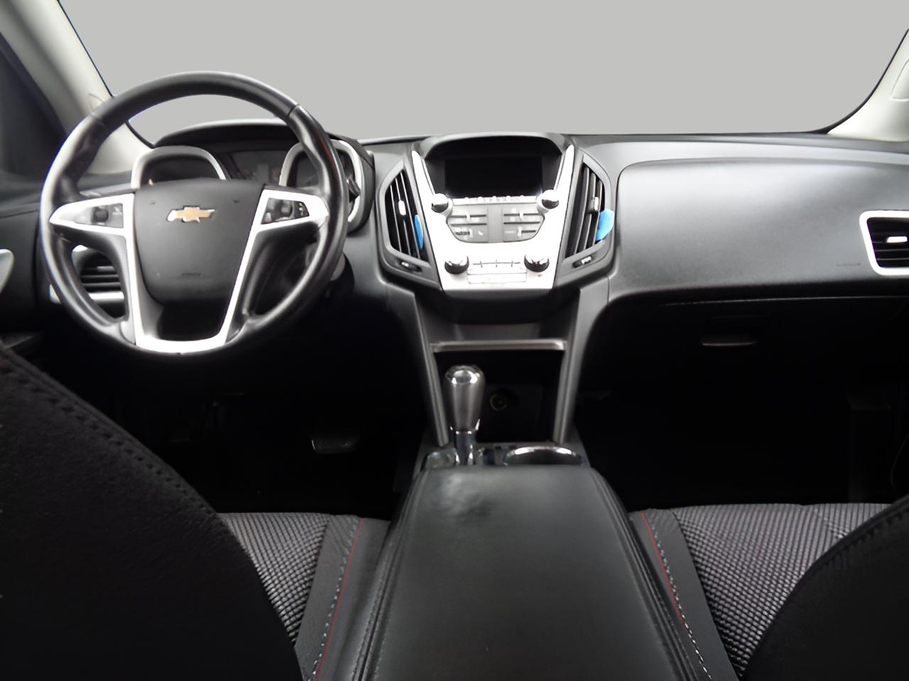 2017 Chevrolet Equinox LT photo 4