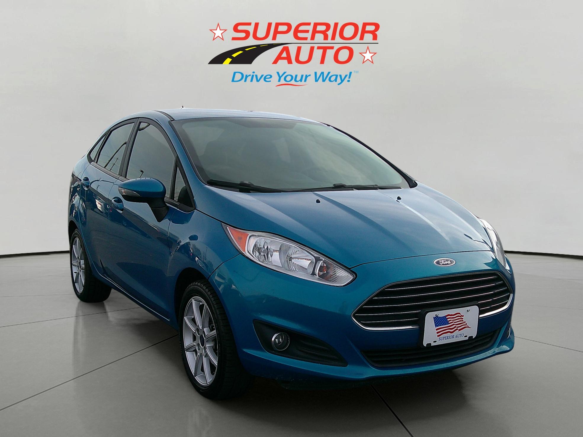 2015 Ford Fiesta SE photo 2