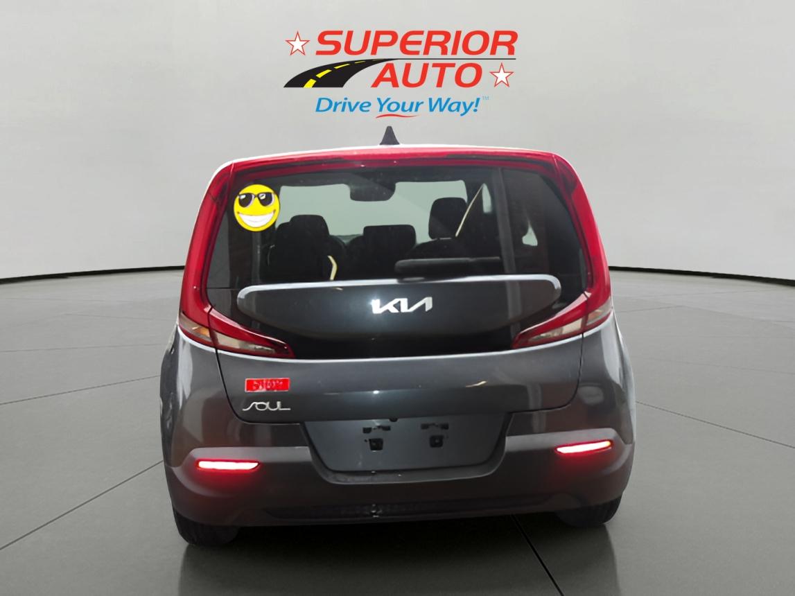 2022 Kia Soul LX photo 2