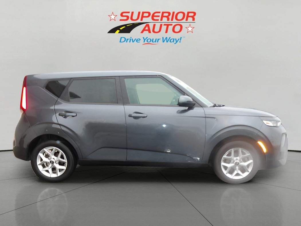 2022 Kia Soul LX photo 3