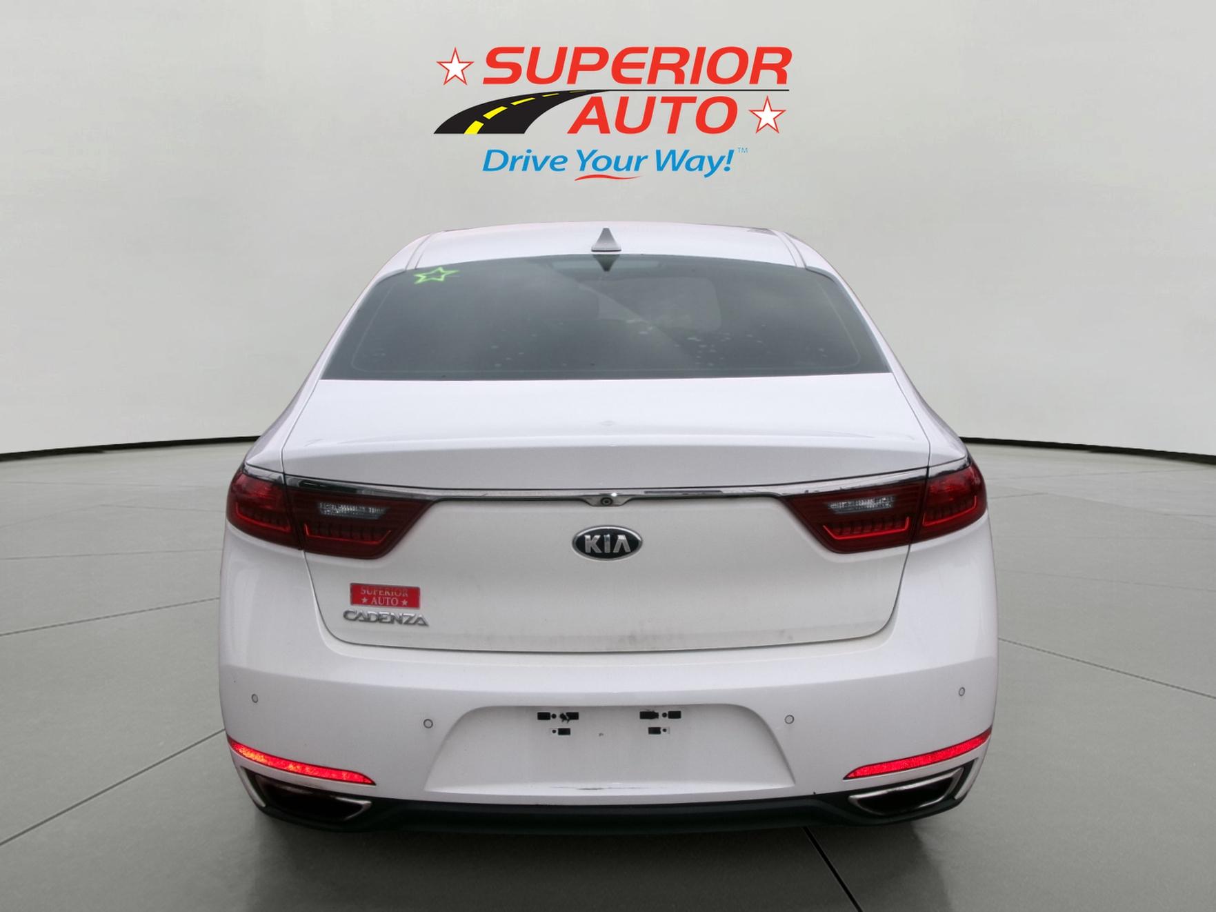 2017 Kia Cadenza Premium Technology Limited photo 4