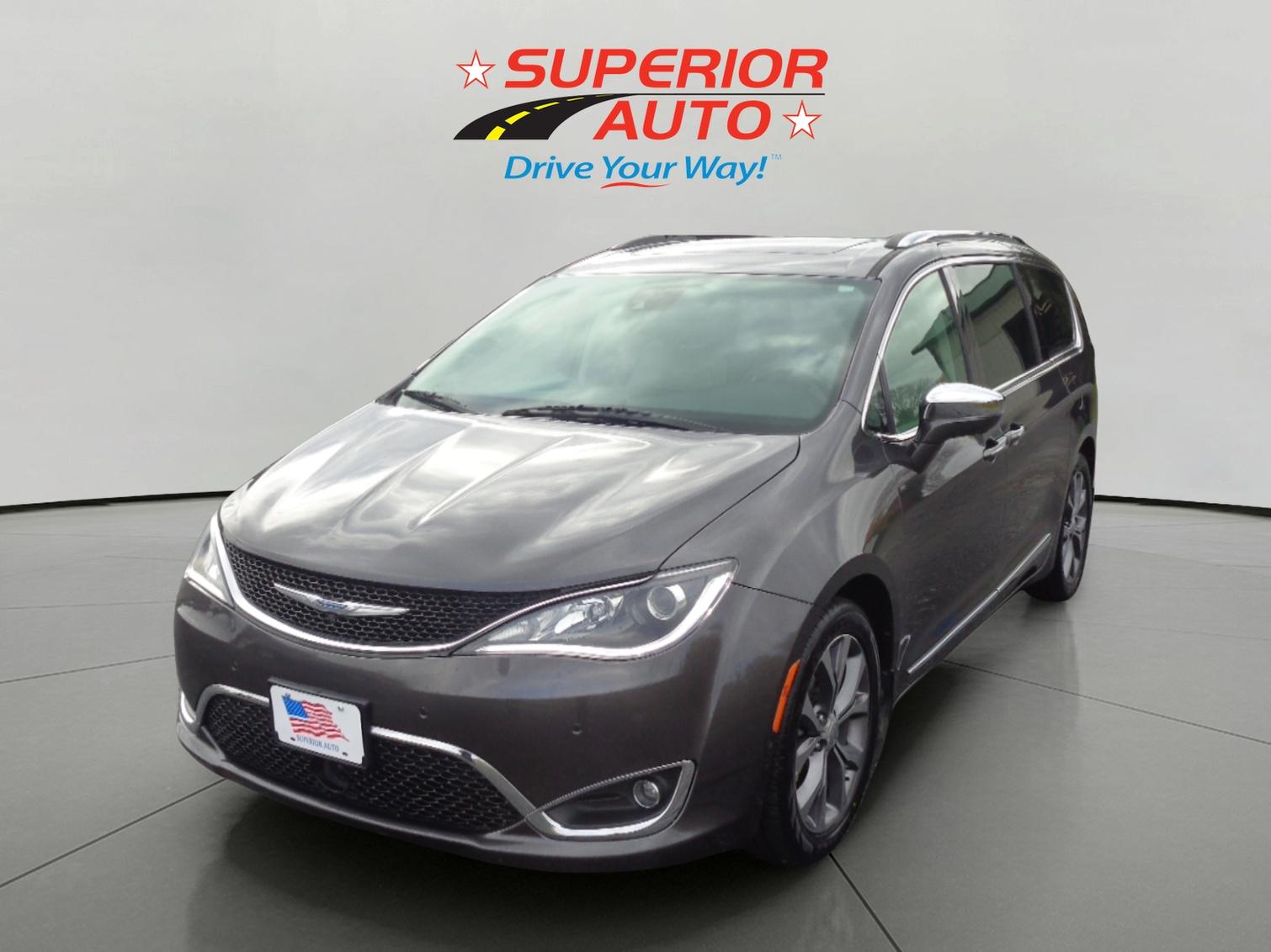 2018 Chrysler Pacifica Limited's photo
