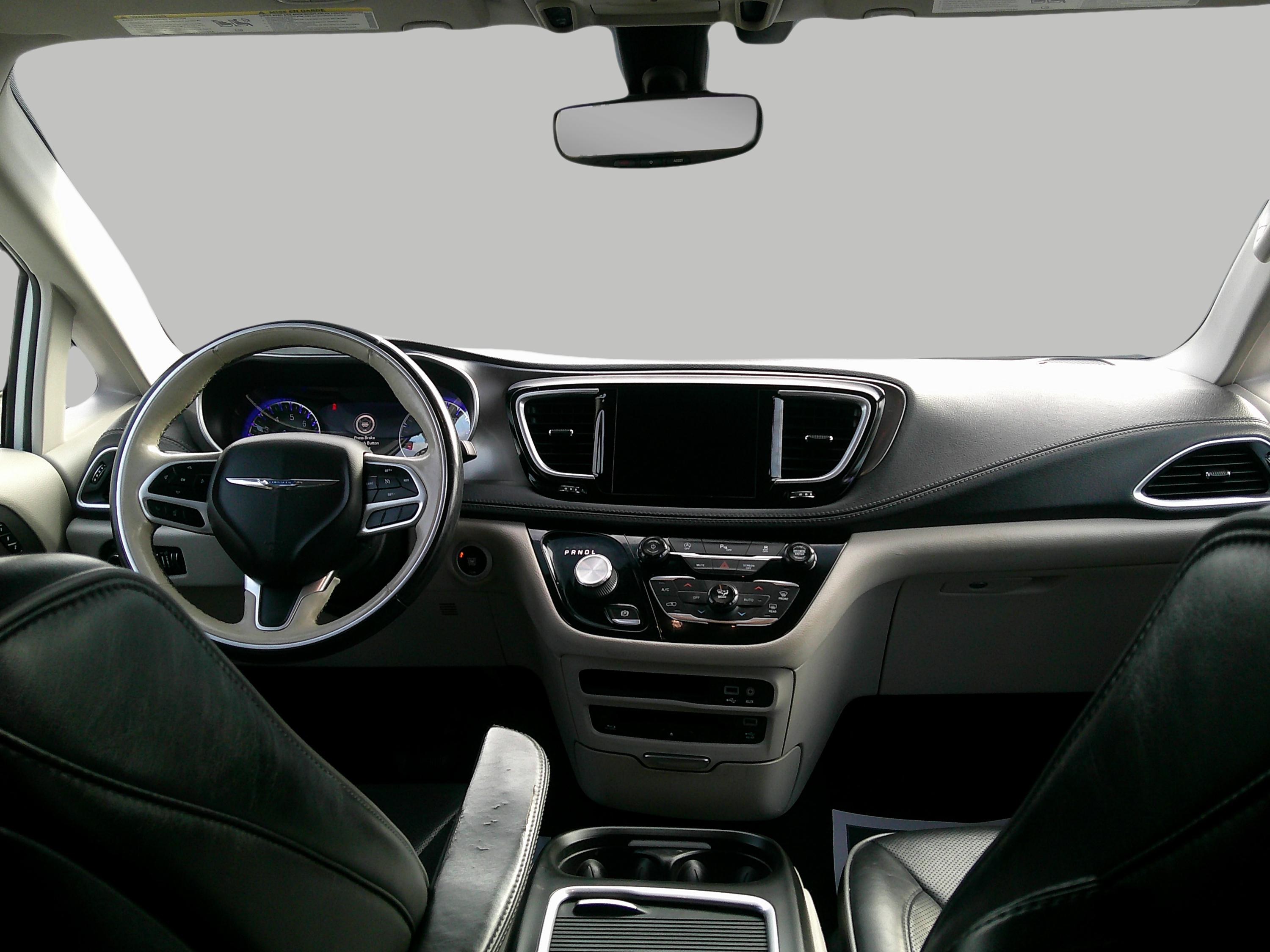 2018 Chrysler Pacifica Limited photo 3