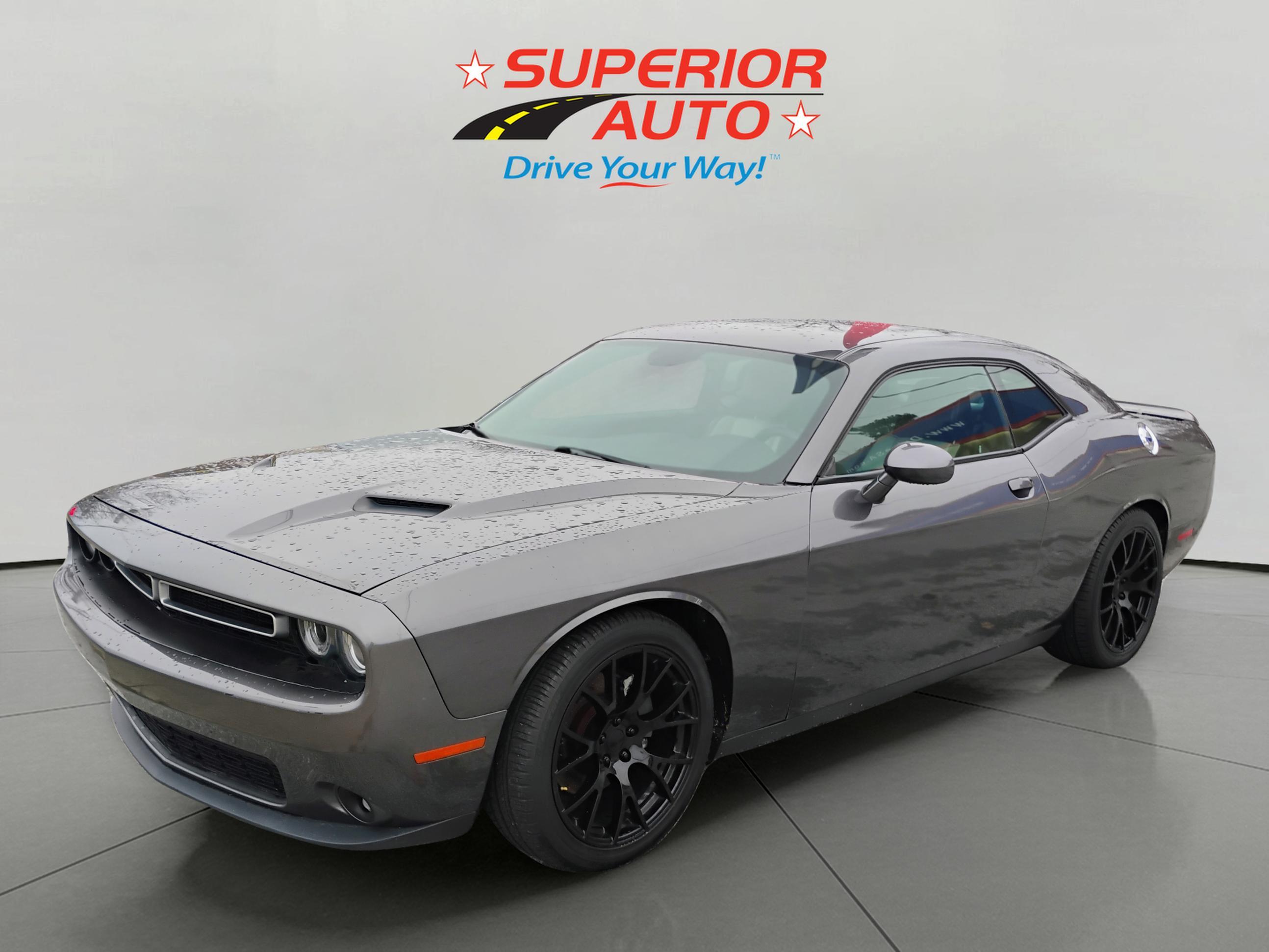 2015 Dodge Challenger SXT's photo