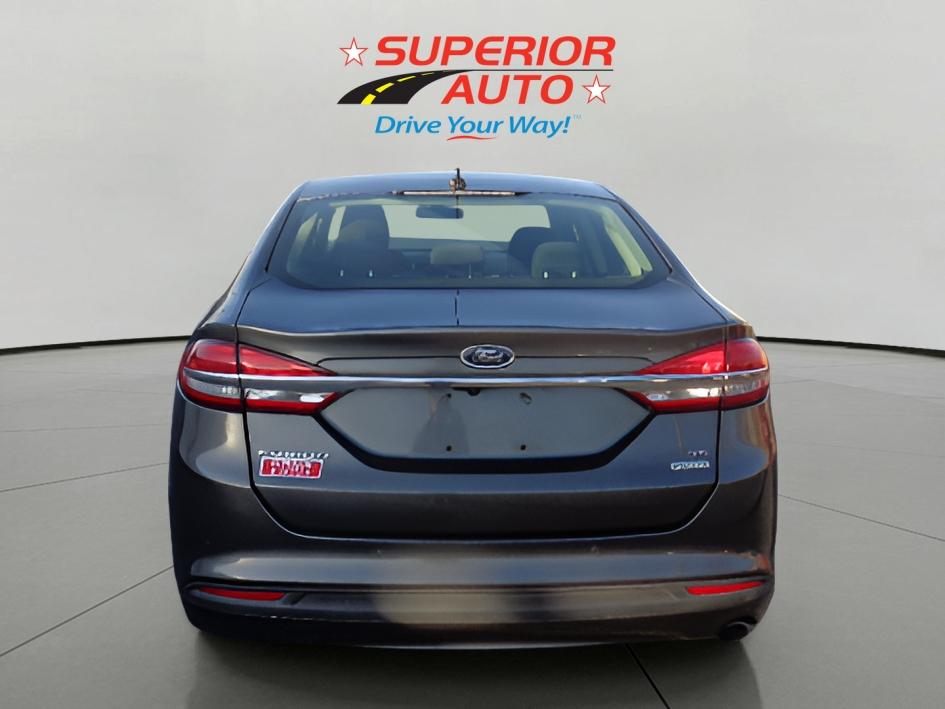 2017 Ford Fusion SE photo 3