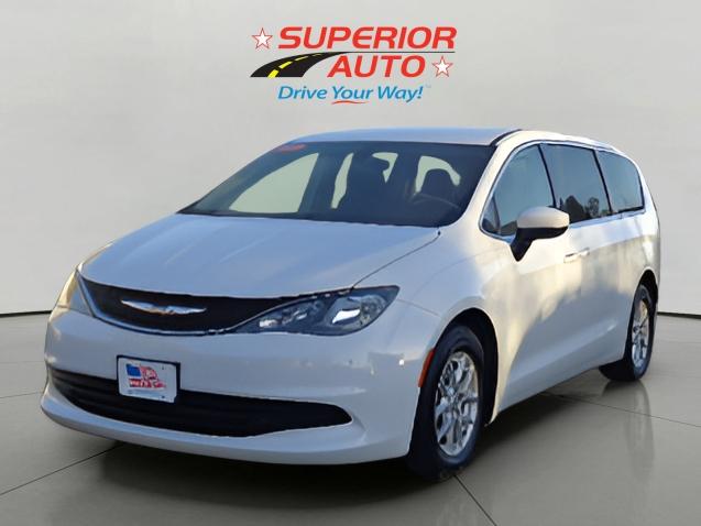 2017 Chrysler Pacifica Touring's photo