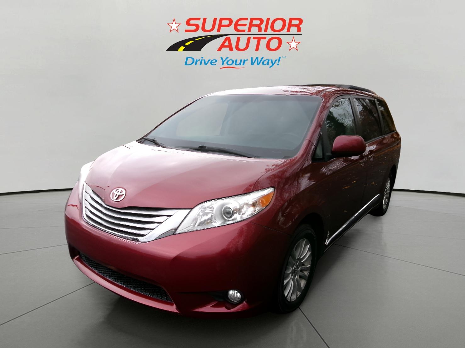 2017 Toyota Sienna XLE's photo