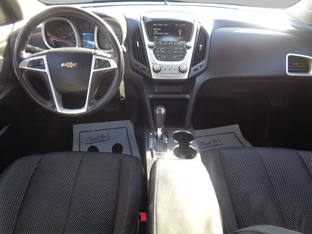 2017 Chevrolet Equinox LT photo 4