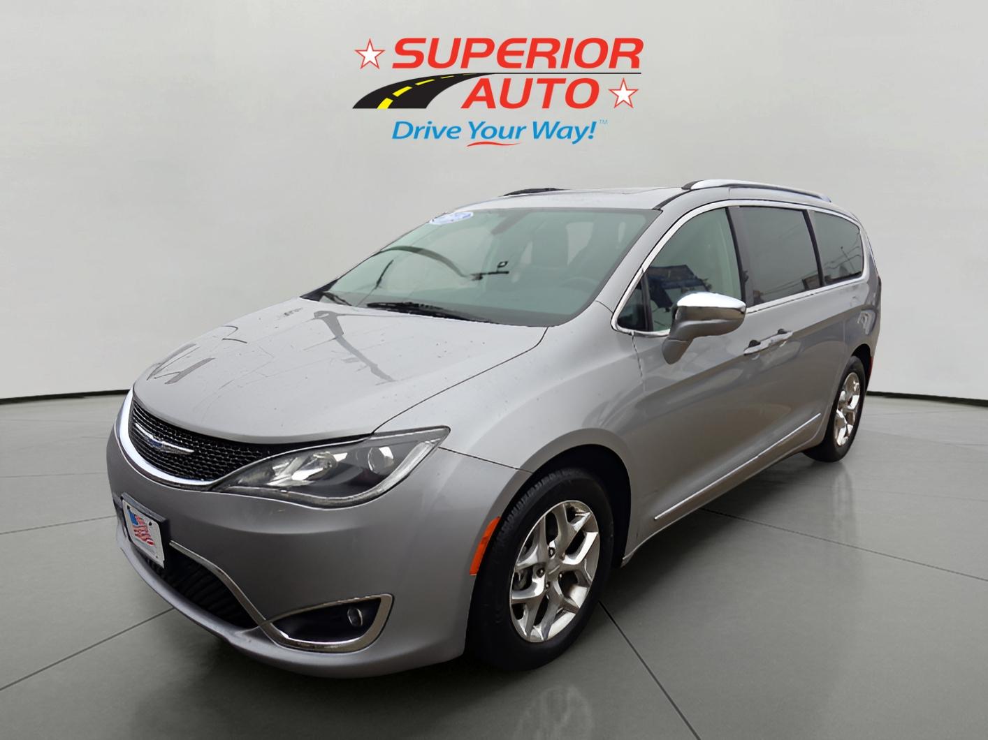 2018 Chrysler Pacifica Limited's photo