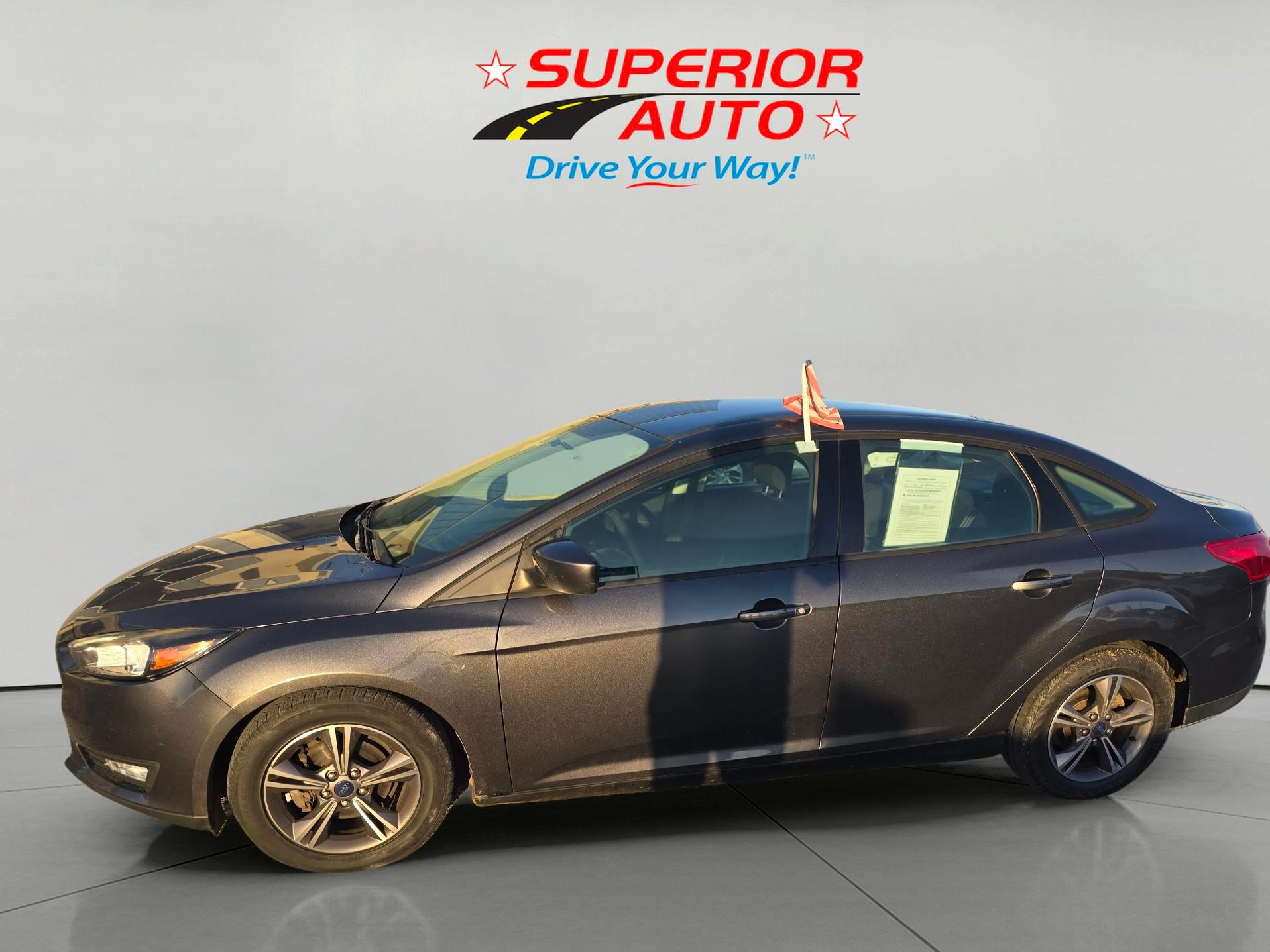 2018 Ford Focus SE's photo