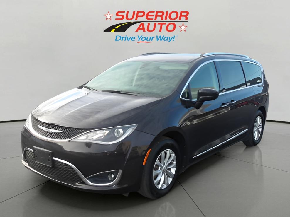 2018 Chrysler Pacifica Touring L's photo