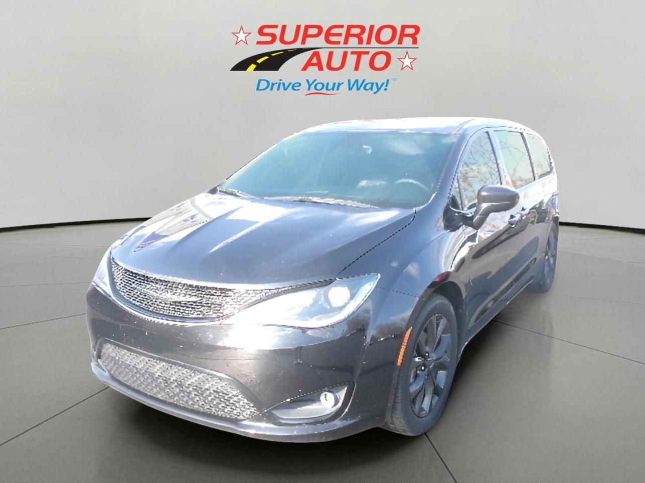 2018 Chrysler Pacifica Touring Plus's photo