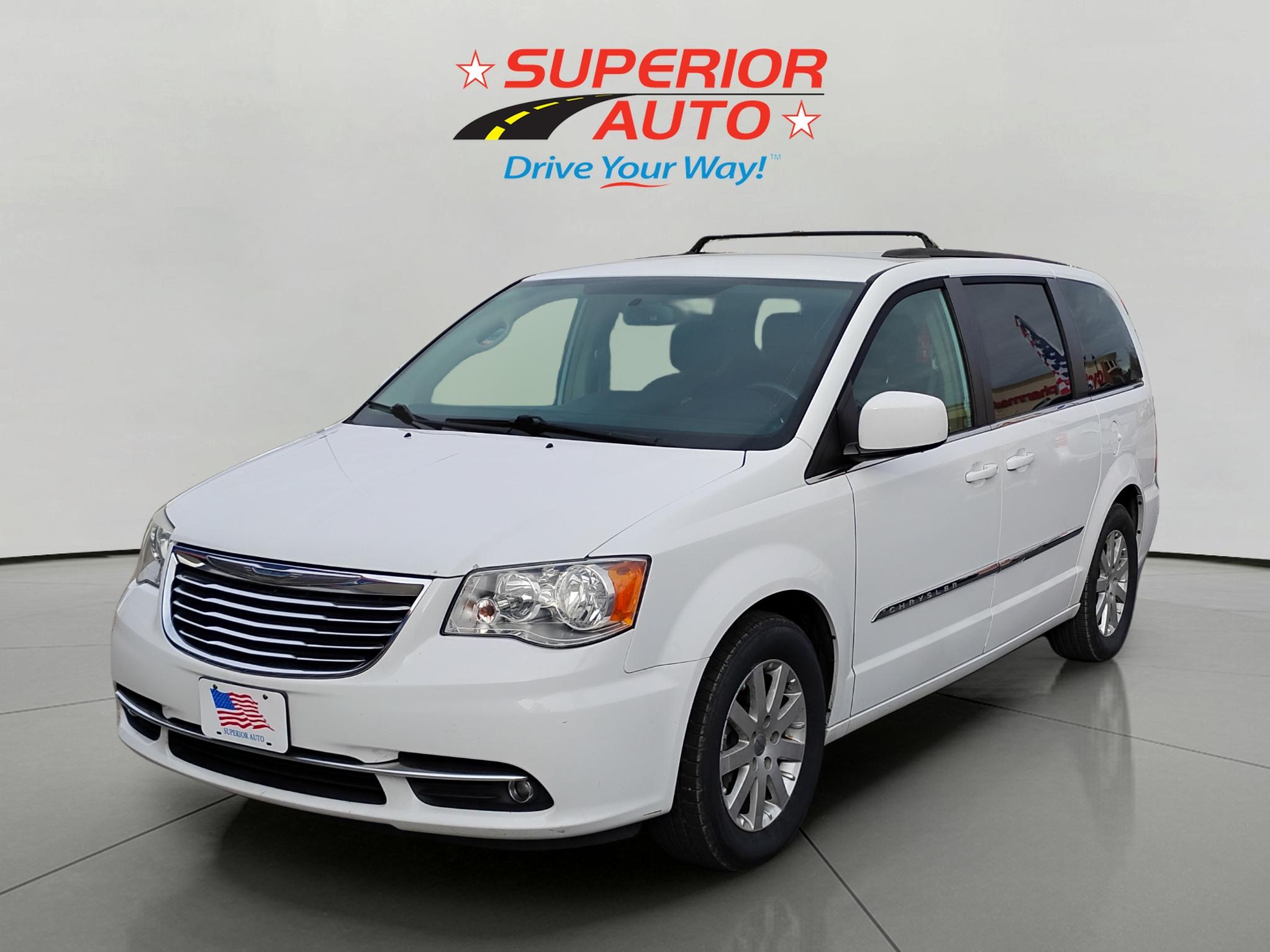 2016 Chrysler Town & Country Touring's photo