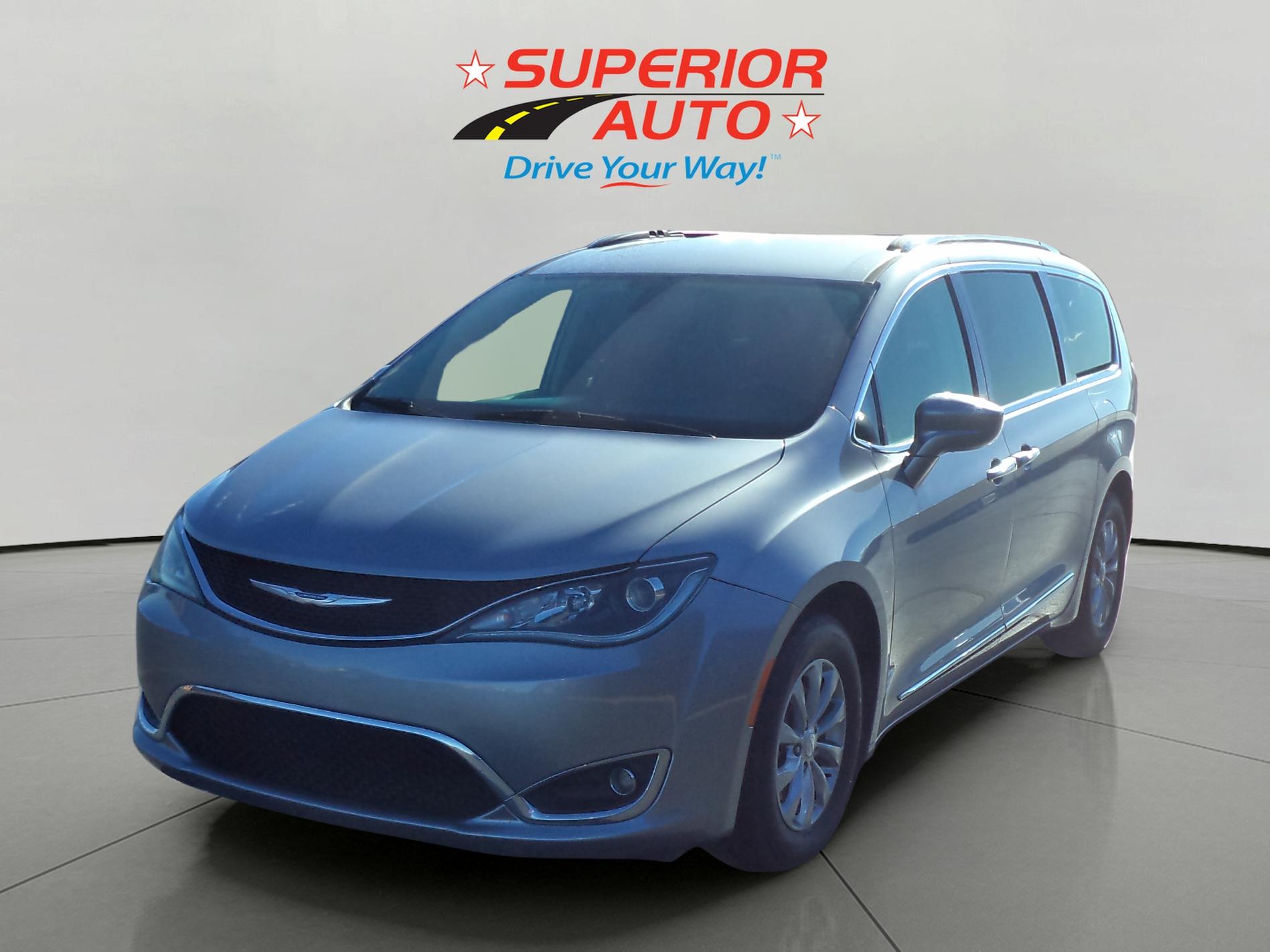 2019 Chrysler Pacifica Touring L's photo