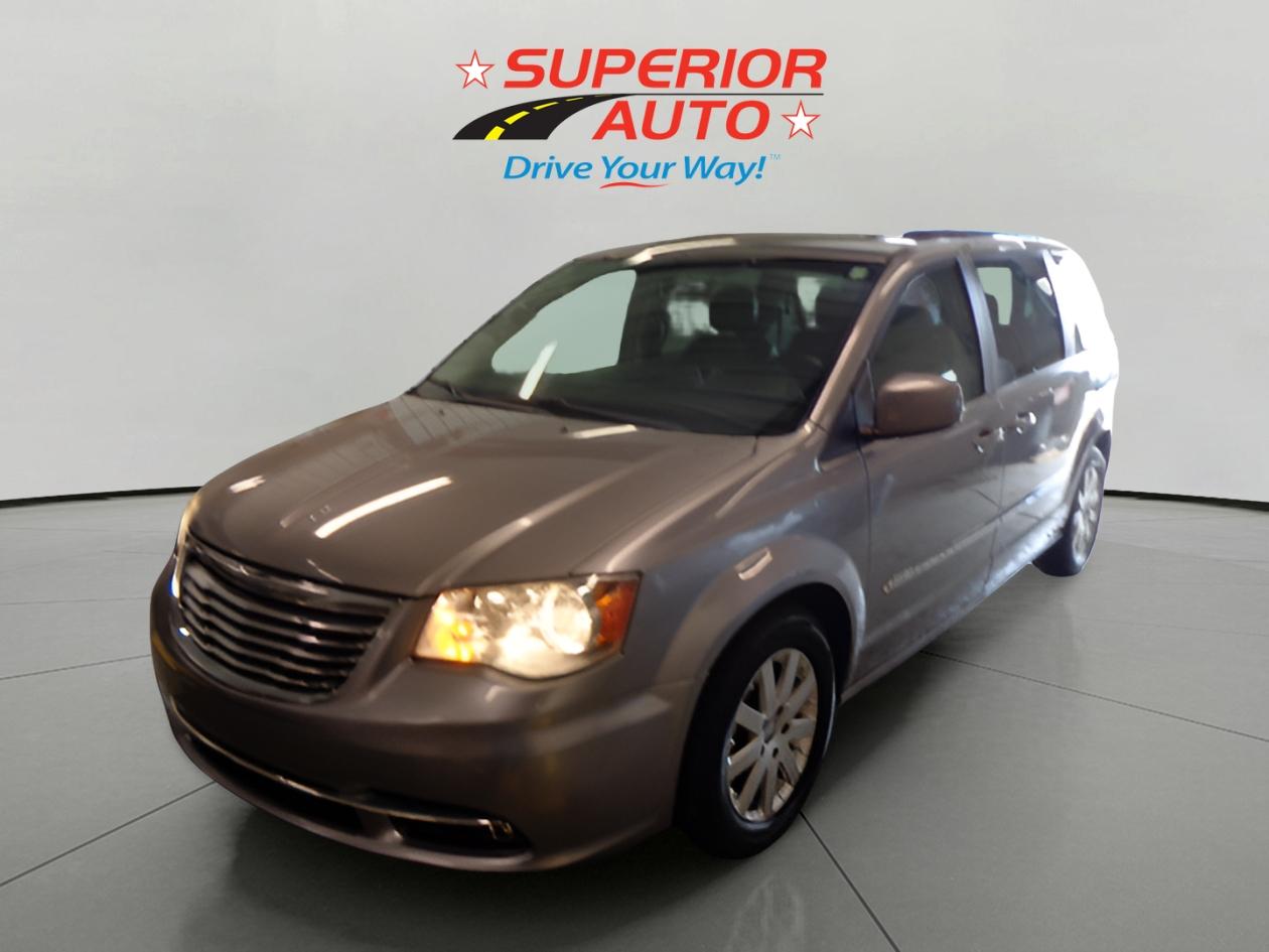 2016 Chrysler Town & Country Touring's photo