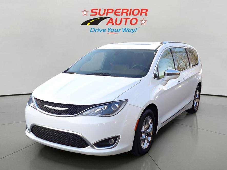 2018 Chrysler Pacifica Limited's photo