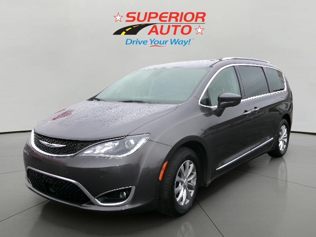 2018 Chrysler Pacifica Touring L Plus's photo