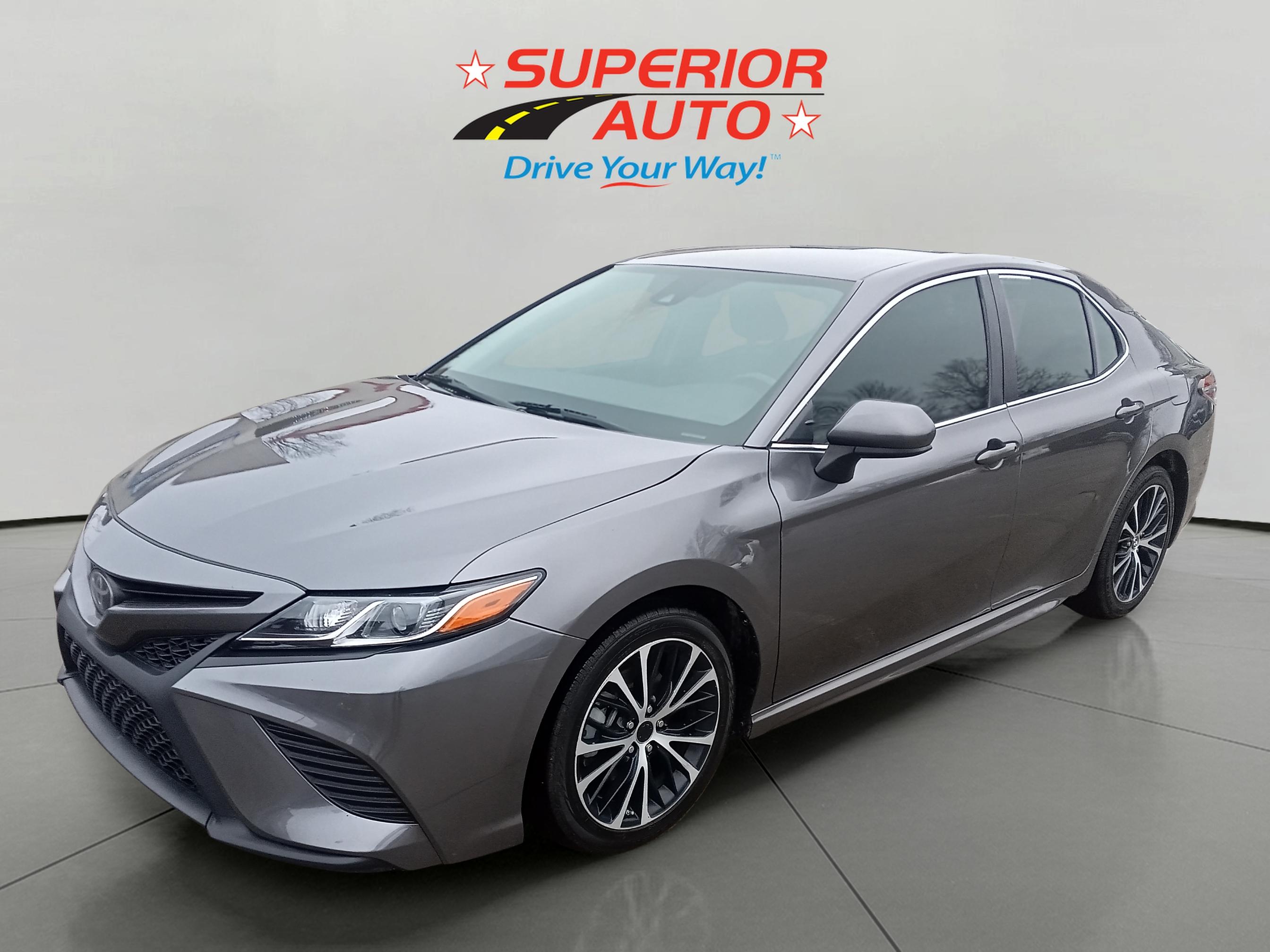 2019 Toyota Camry SE's photo