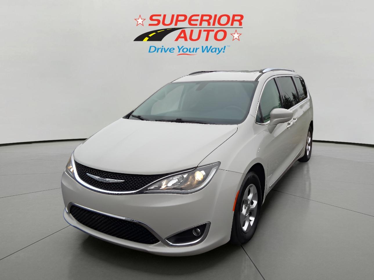 2017 Chrysler Pacifica Touring-L Plus's photo