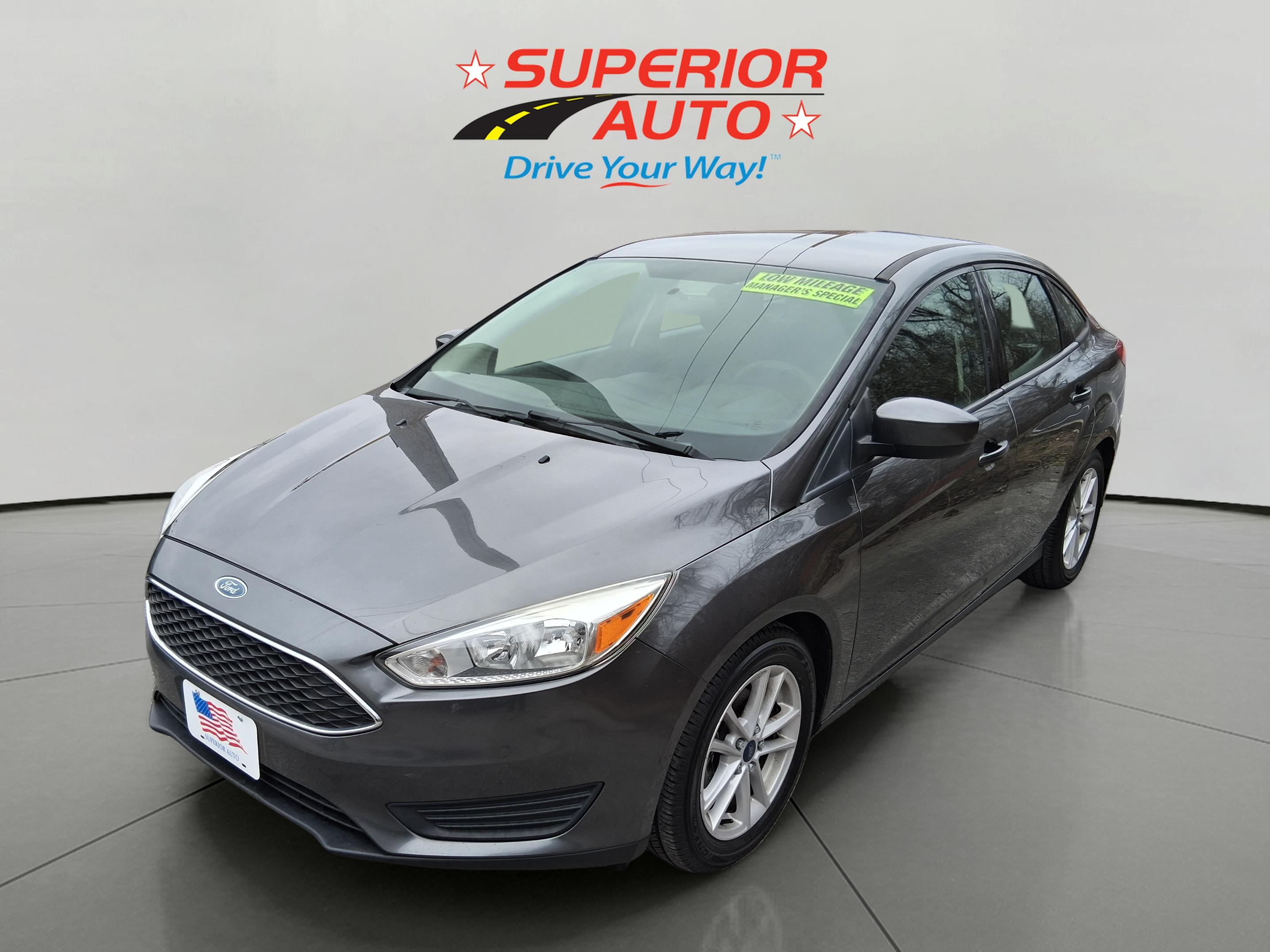 2018 Ford Focus SE's photo