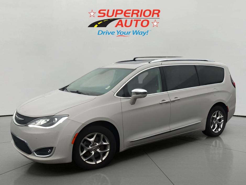 2017 Chrysler Pacifica Limited's photo