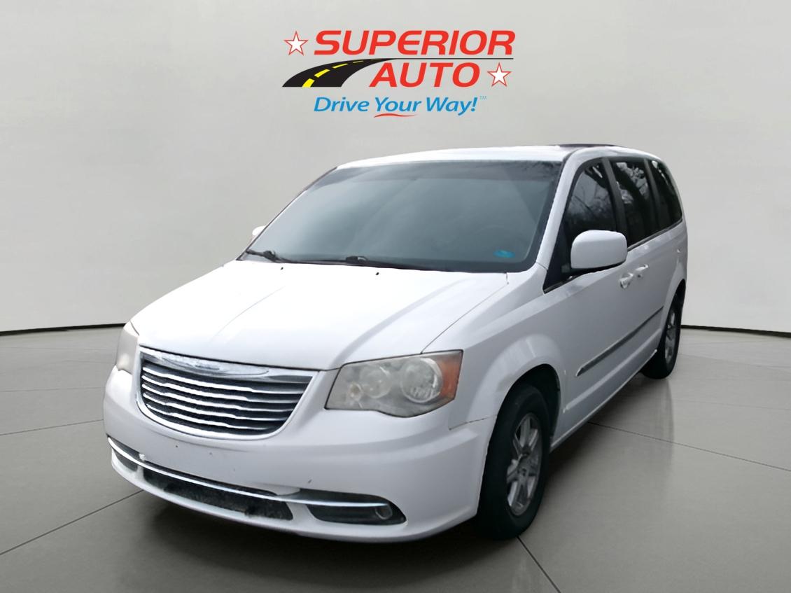 2013 Chrysler Town & Country Touring's photo